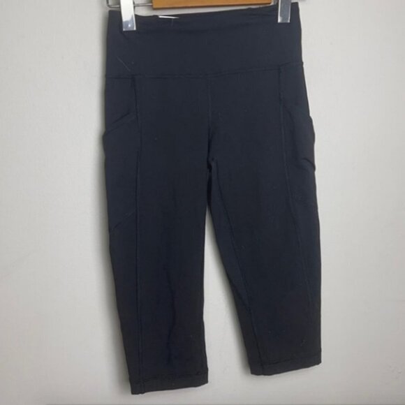 𝅺LULULEMON Discover Crop Size Size 4 - Picture 3 of 5